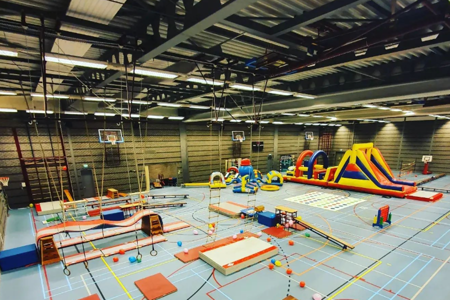 Sportspektakel XXL met springkussens in Deventer