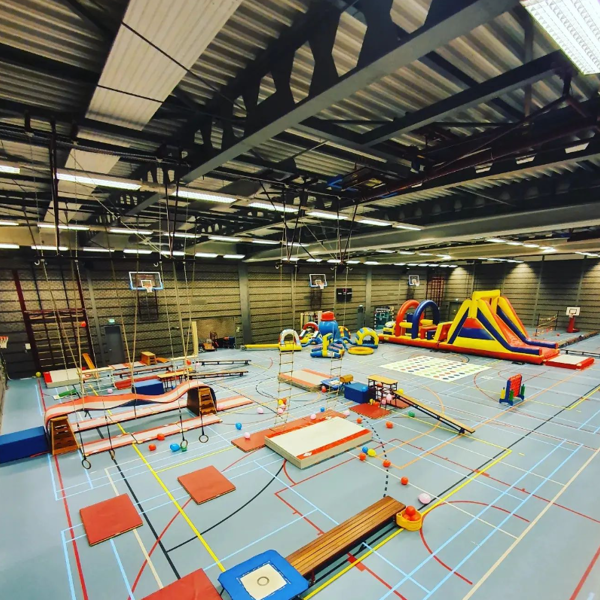 Sportspektakel XXL met springkussens in Deventer